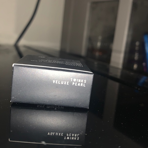 Mac eyeshadow singles - Picture 2 of 2